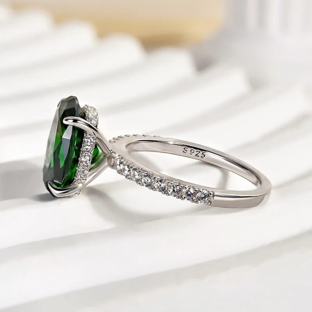 Elegant Green Gemstone Sterling Silver Ring Size 6